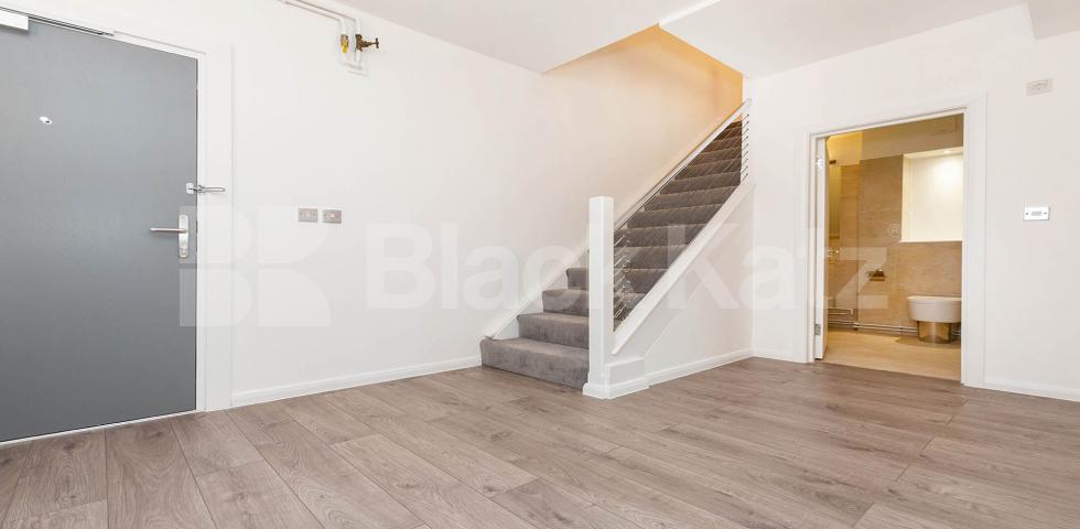 			STUNNING 3 BEDROOM WAREHOUSE APARTMENT, 3 Bedroom, 2 bath, 1 reception Flat			 ABILITY VIEW-KINGSLAND ROAD, DALSTON/HAGGERSTON